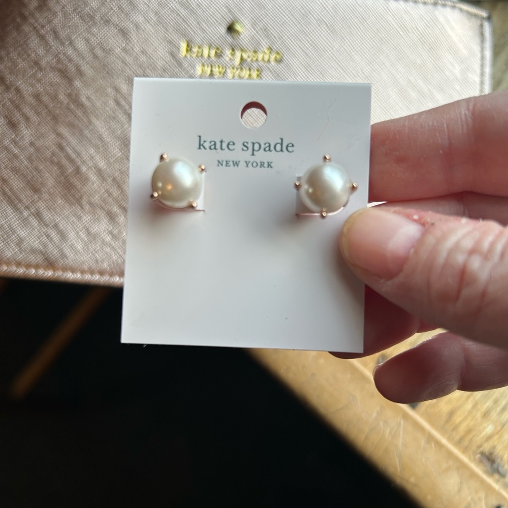 kate spade metallic rose clutch wristlet and Pearl Earrings Bundle NWT - Picture 2 of 4